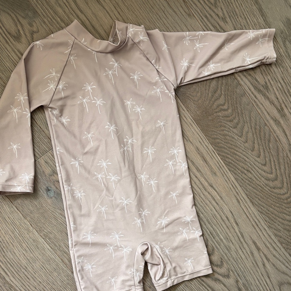 Long-Sleeve Kids Rashguard Swimsuit in Light Taupe with Palm Print
